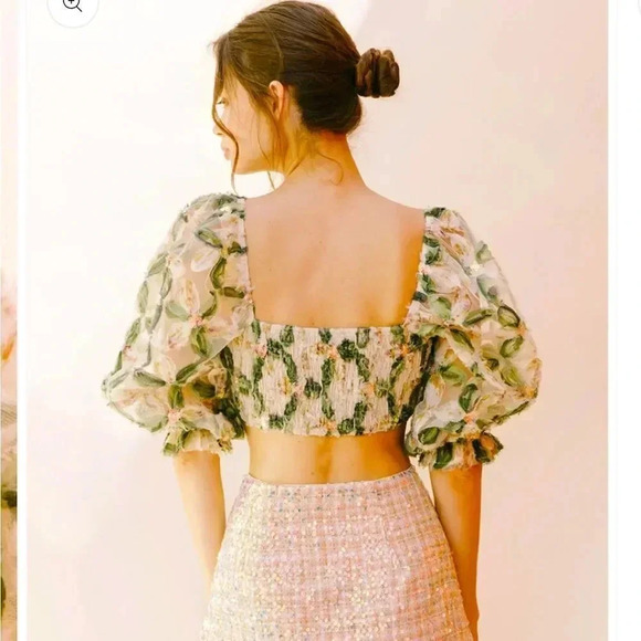 STORiA IVORY AND SAGE SEQUIN BABY DOLL CROP TOP WITH PUFF SLEEVES SIZE SMALL - Picture 3 of 15